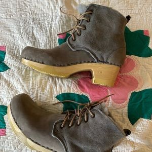 NWOT SVEN HANDMADE CLOGS